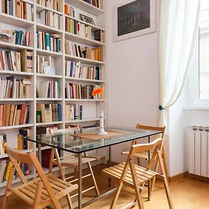 Apartamento 8, Roma